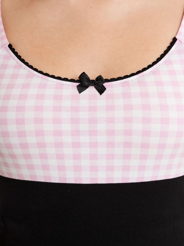 Nastrovje Potsdam Pussy Deluxe Lightpink Plaid Evie Damen T-Shirt schwarz/lightpink Fabrikladen