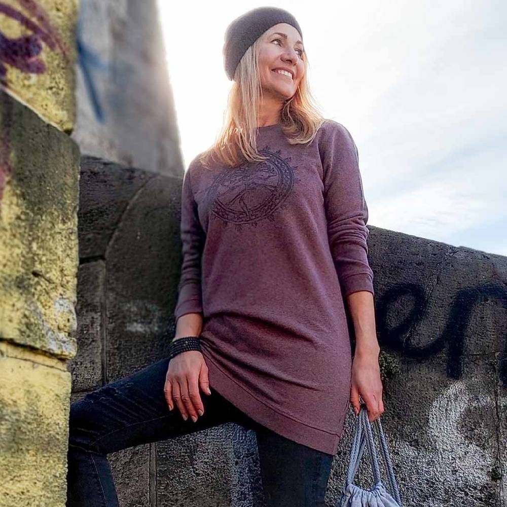 Natural Born Yogi Shiva Fever – Sweatshirt Kleid berry Top Angebot