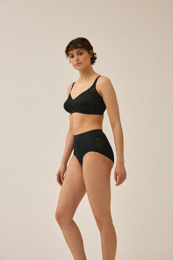 Naturana Minimizer und Side Smoother BH mit Spitze - Schwarz Weihnachtsangebot