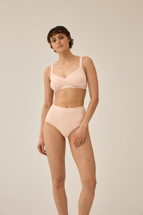 Naturana Minimizer und Side Smoother BH mit Spitze - Light Beige Osterangebot