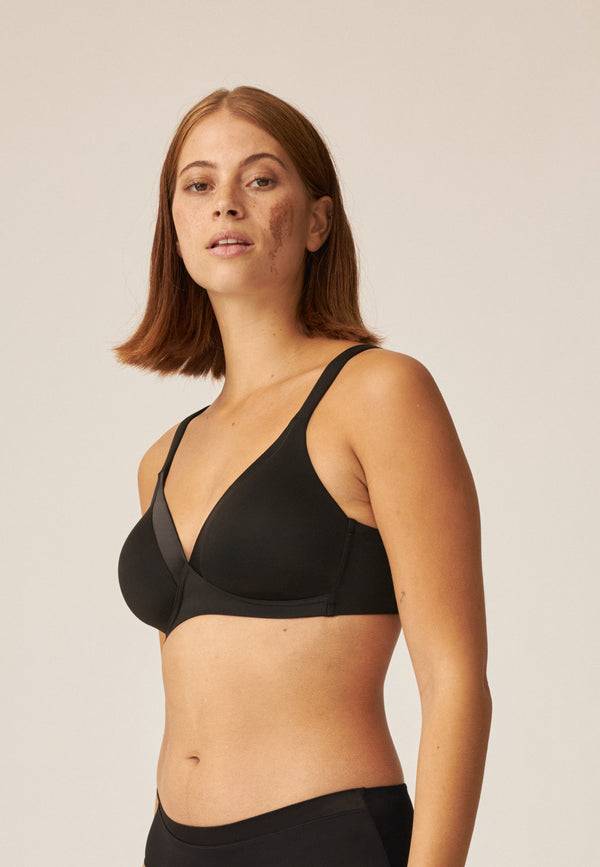 Naturana Bügelloser BH mit Schale und Glanzband - Schwarz Clearance-Verkauf