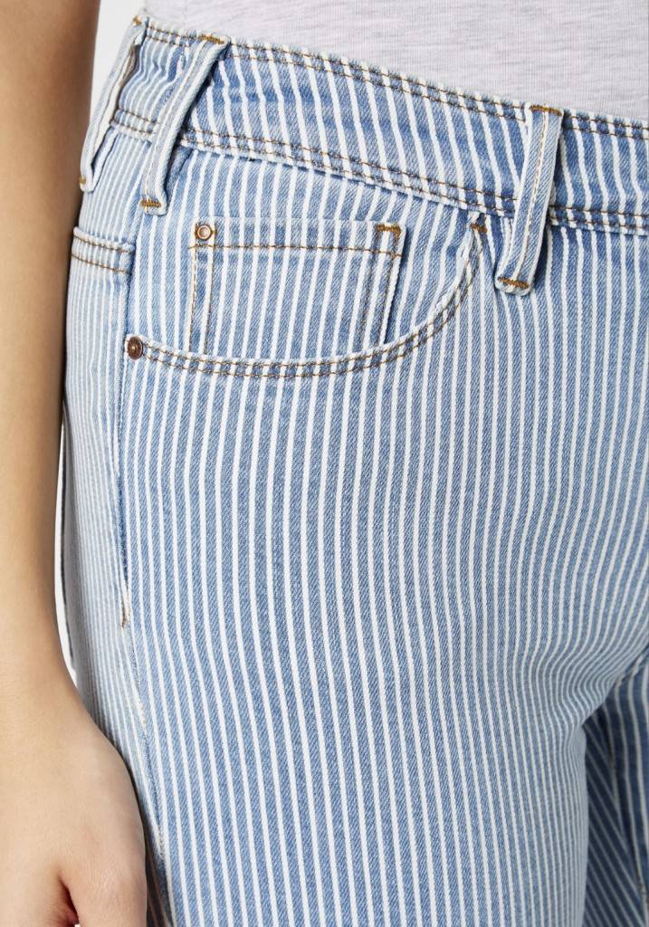 Paddocks LUCY Bermuda schmale Passform - light blue striped Flash Sale