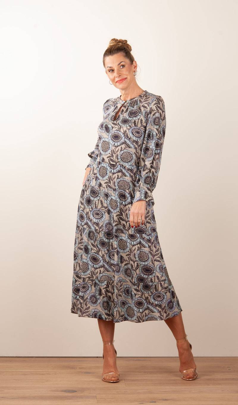 fleur Kleid „Blumen“ Taupe | Multicolor Vierteljährliche Förderung